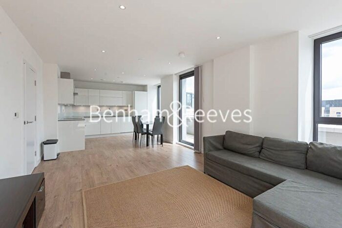3 Bedroom Flat To Rent In New Garden Quarter, Stratford, E15