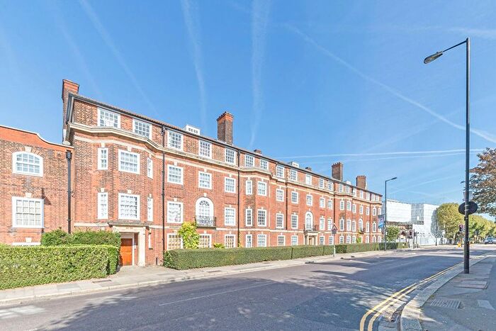 3 Bedroom Flat To Rent In Fortis Green, London, N10