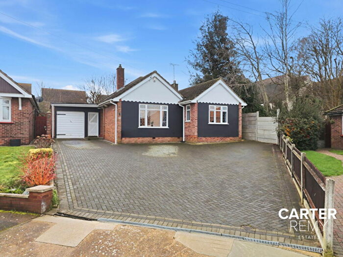 2 Bedroom Detached Bungalow For Sale In Woodward Close, Grays, RM17