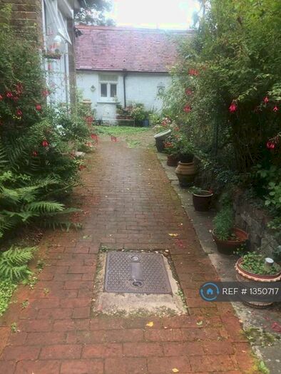 Studio To Rent In Epsom, Epsom, KT18