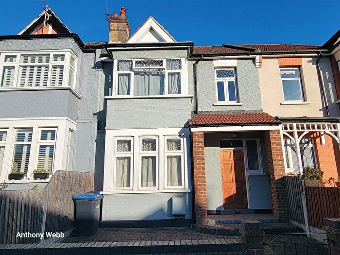 5 Bedroom Terraced House For Sale In Hedge Lane, Palmers Green, N13