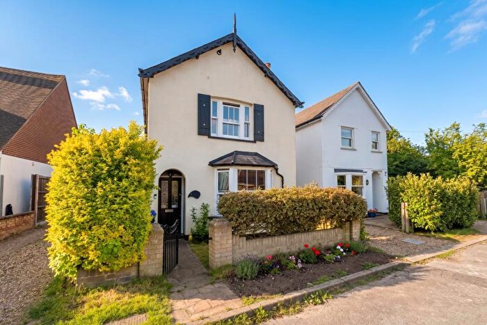 3 Bedroom Detached House To Rent In Addlestone, Surrey, KT12
