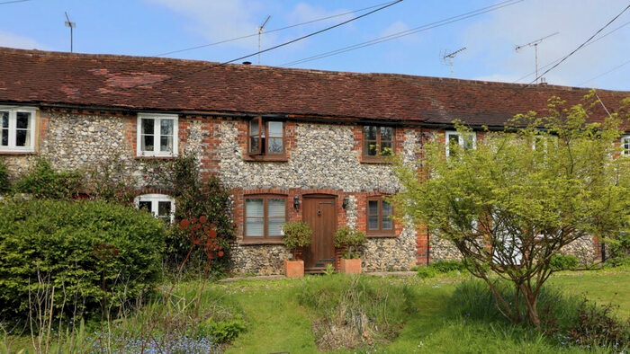 2 Bedroom Character Property For Sale In Long Row, Moat Lane, Great Missenden, HP16