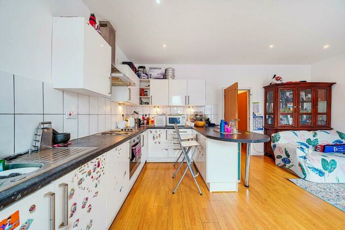 2 Bedroom Flat To Rent In Barking Road, Canning Town, London, E16