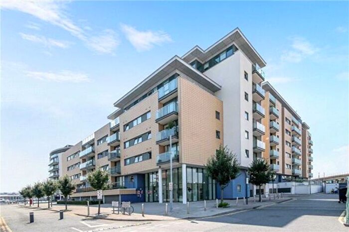 3 Bedroom Flat To Rent In Drift Court, Basin Approach, London, E16