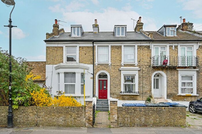 Maisonette For Sale In Chapel Road, West Ealing, London, W13