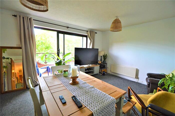 2 Bedroom Apartment To Rent In Campion Close, Croydon, CR0