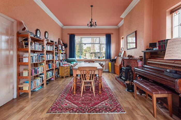 4 Bedroom Semi-Detached House For Sale In Princes Avenue, Grimsby, DN31