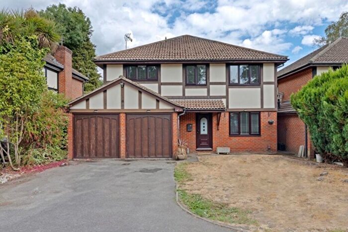 4 Bedroom Detached House For Sale In Fairwater Drive, Addlestone, KT15