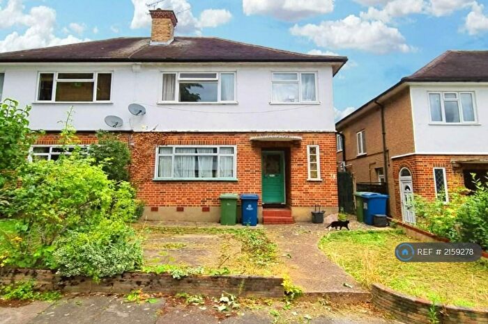 2 Bedroom Flat To Rent In Holwell Place, Pinner, HA5