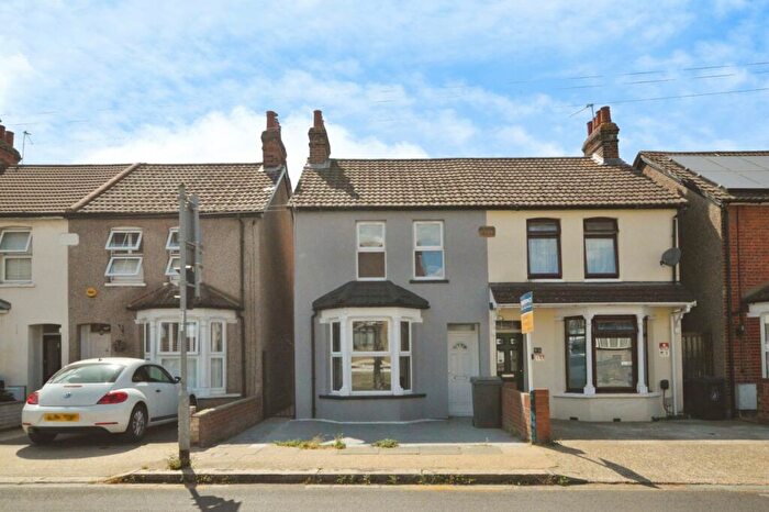 3 Bedroom Terraced House For Sale In Park Lane, Hornchurch, Essex, RM11