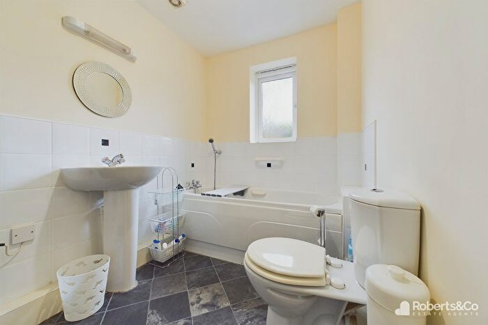 2 Bedroom Flat For Sale In Mayfield Close, Penwortham, PR1