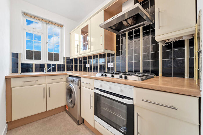 2 Bedroom Flat For Sale In The Holt, London Road, Morden, SM4