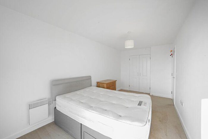 2 Bedroom Apartment To Rent In Palmers Road, Bethnal Green, E2
