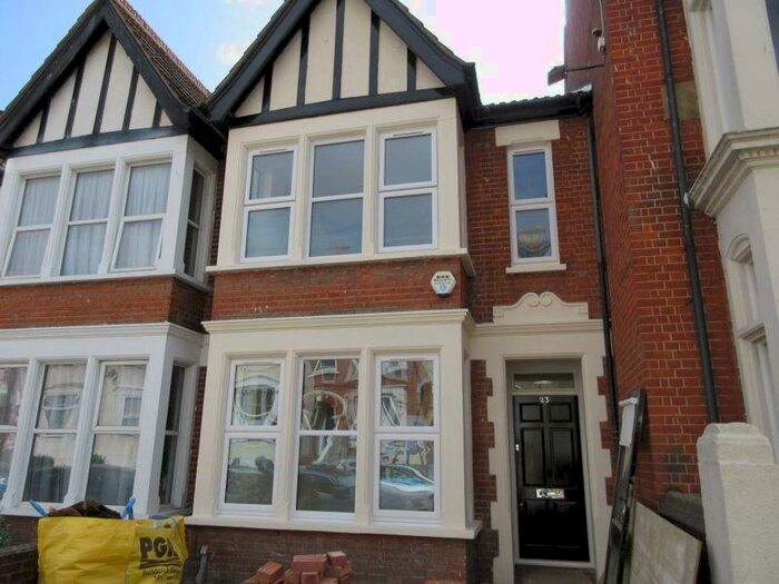 2 Bedroom Ground Flat To Rent In Weston Road, Southend-On-Sea, SS1