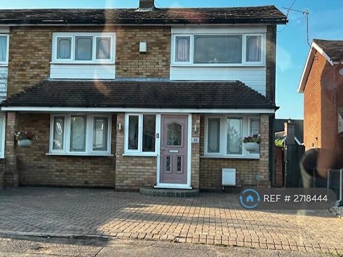 3 Bedroom End Of Terrace House To Rent In Bourne Avenue, Basildon, SS15
