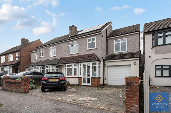 4 Bedroom Semi Detached House For Sale In Mawney Road, Romford, RM7
