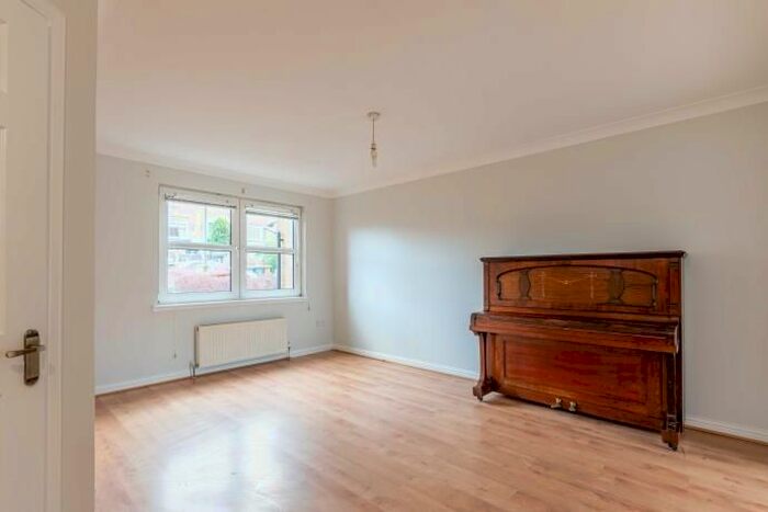 3 Bedroom Terraced House To Rent In Fernieside Gardens, Edinburgh, EH17