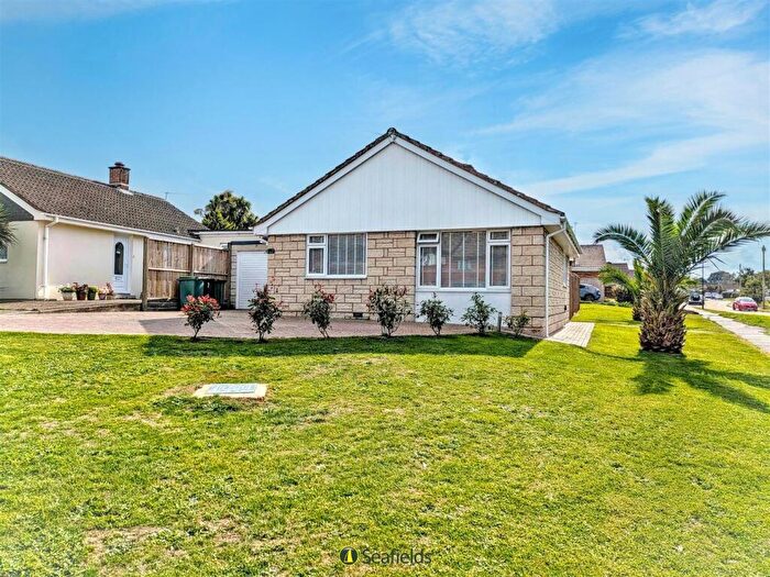 2 Bedroom Bungalow For Sale In The Mall, Binstead, PO33
