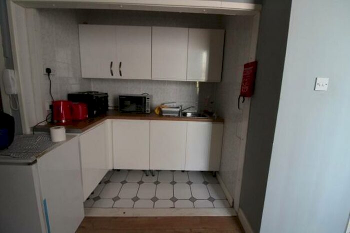 1 Bedroom Flat To Rent In Newport Road Cathays, CF24