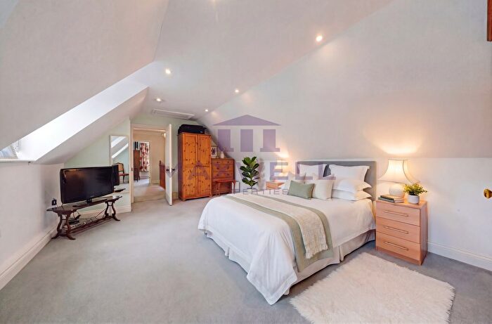 7 Bedroom Link Detached House For Sale In Edenbridge Road, Hartfield, TN7