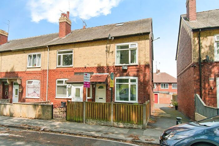 4 Bedroom End Of Terrace House For Sale In Haw Hill View, Normanton, WF6