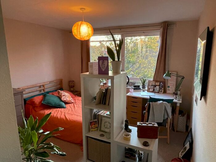 4 Bedroom Flat To Rent In Breasley Close, Putney, London SW15