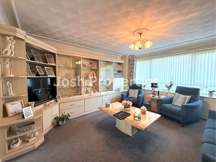 2 Bedroom Flat To Rent In Eastern Avenue, Ilford, IG2