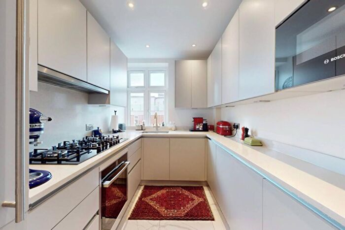 3 Bedroom Flat To Rent In Hall Road, St John's Wood, London, NW8