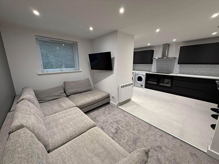 7 Bedroom Flat To Rent In Flat Aston Court, Dunkirk, East Midlands, NG7