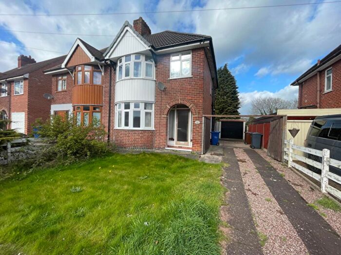 3 Bedroom Semi-Detached House For Sale In Mead Walk, Burton-On-Trent, DE15