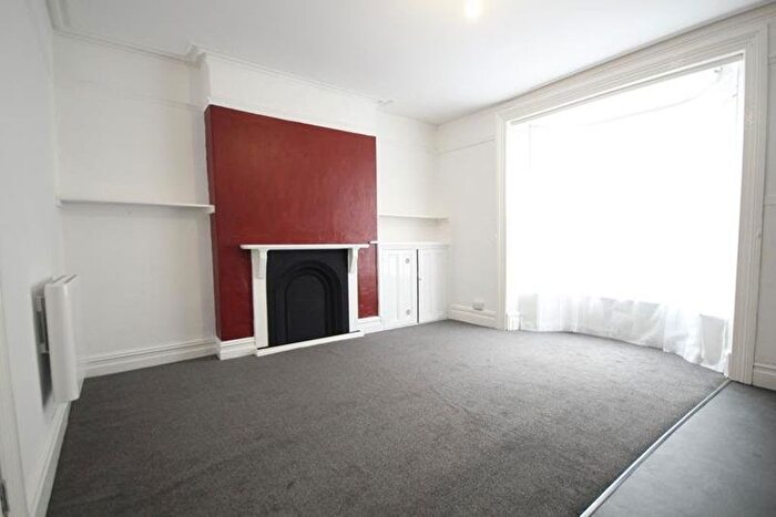 1 Bedroom Flat To Rent In Attractive -Bed Flat, South Road, SY23