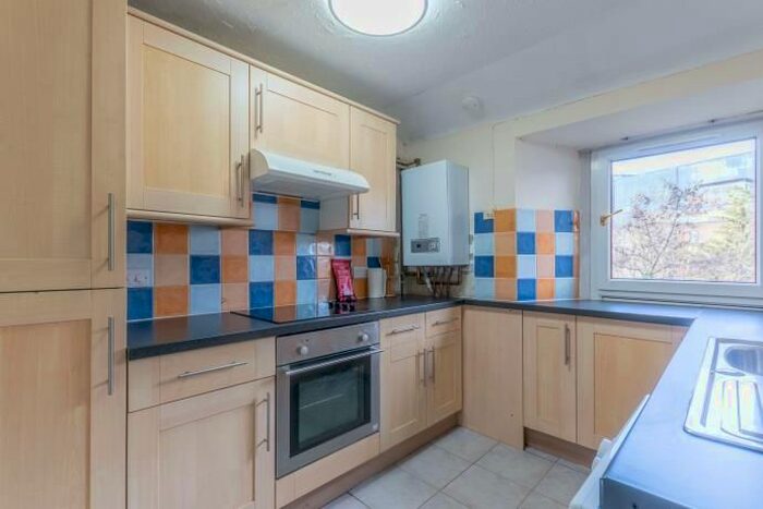 2 Bedroom Flat To Rent In Grove Street, Edinburgh, EH3