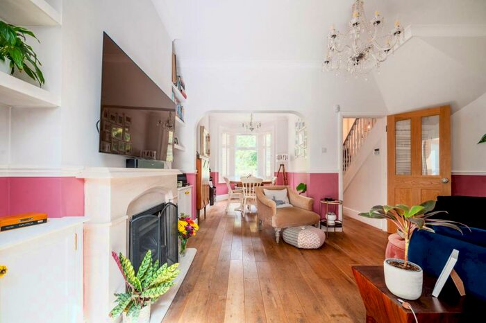 2 Bedroom End Of Terrace House To Rent In Boundary Road, Woking, GU21