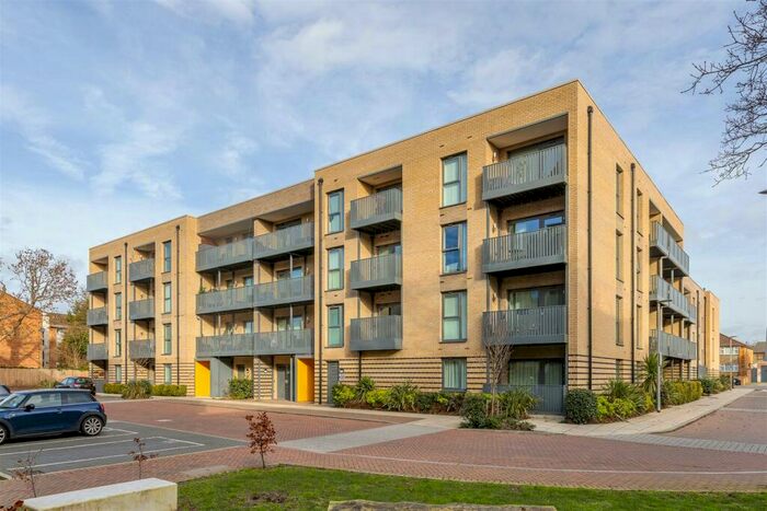 1 Bedroom Apartment To Rent In Merriam Close, Highams Park, E4