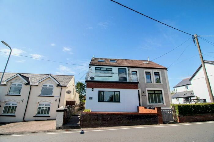 3 Bedroom Flat To Rent In Heol Goch, Pentyrch, CF15