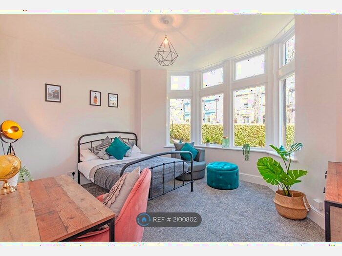 Studio To Rent In Thornsett Road, Sheffield, S7