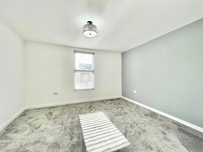 2 Bedroom Flat To Rent In Higham Hill Road, London, E17