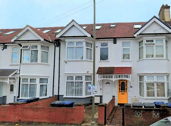5 Bedroom Semi-Detached House To Rent In Babington Road, London, NW4