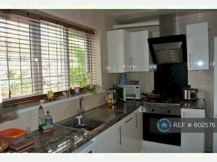 2 Bedroom Terraced House To Rent In Mead Avenue, Slough, SL3