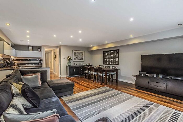 2 Bedroom Flat To Rent In Old Street, Clerkenwell, EC1V