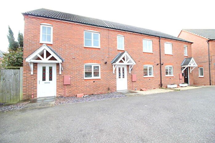 2 Bedroom Terraced House To Rent In Dovehouse Close, Warwick, CV34