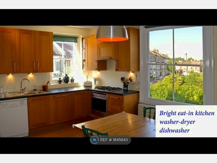 3 Bedroom Flat To Rent In Lavender Sweep, London, SW11