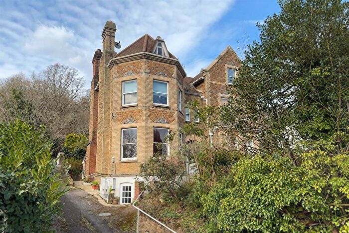 4 Bedroom Flat For Sale In Godalming, GU7