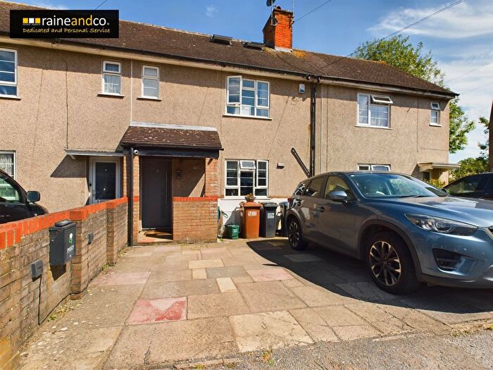 4 Bedroom Property To Rent In Swanley Crescent, Potters Bar, EN6