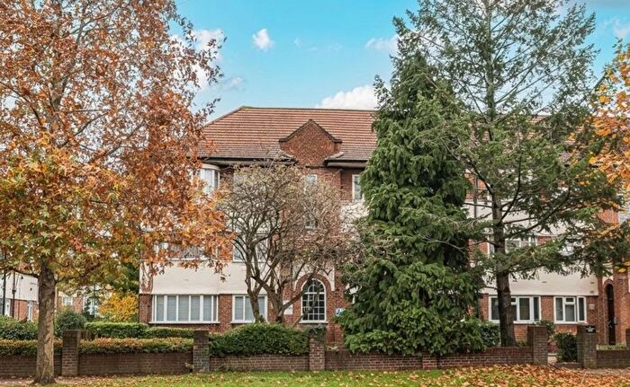 3 Bedroom Flat For Sale In Alexandra Avenue, Harrow, HA2