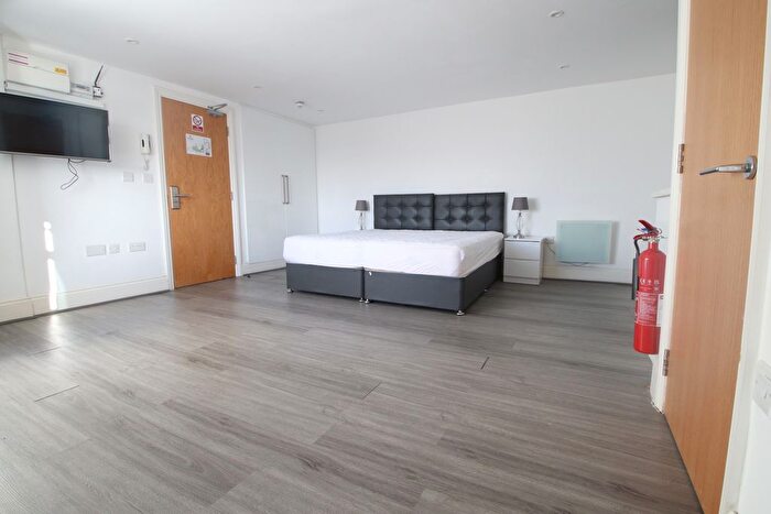 Studio To Rent In Finchley Road, London, NW3