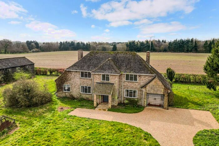 4 Bedroom Detached House For Sale In Marlborough Road, Pewsey, SN9