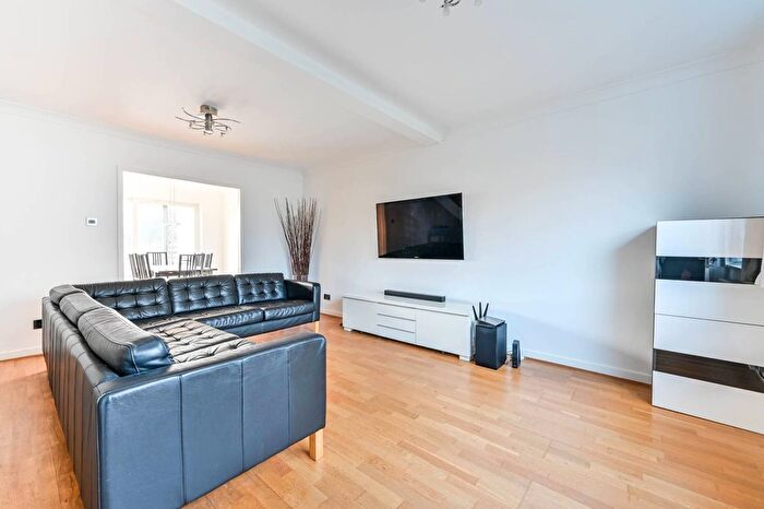 3 Bedroom Property For Sale In Woodville Road, Ham, Richmond, TW10