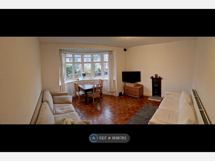 2 Bedroom Flat To Rent In Granville Court, London, N4